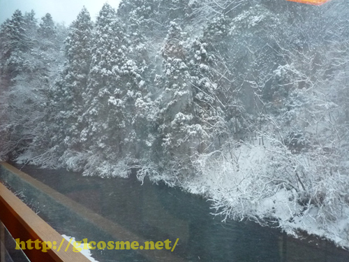 窓際からの雪景色